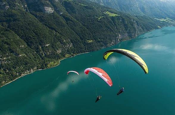 پاراگلایدر سواری، چتربال سواری یا پاراگلایدینگ (به انگلیسی: Paragliding)
